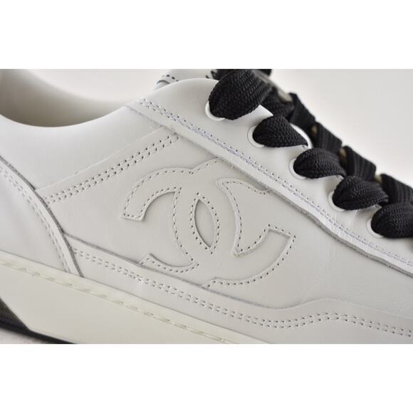 Chanel 24P White Black Leather CC Logo Flat Lace Up Runner Trainer Sneaker 42 - Picture 6 of 15